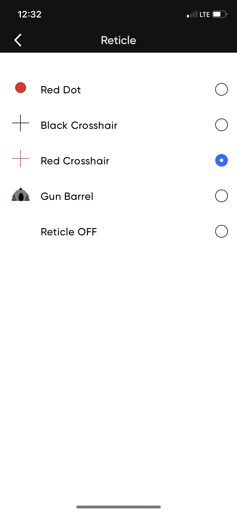 Captura de pantalla del menú de configuraciones de retícula de la aplicación ShotKam en un dispositivo móvil. El menú muestra opciones para diferentes estilos de retícula: Punto Rojo, Cruz Negra, Cruz Roja (seleccionada), Cañón de la Escopeta, y Retícula APAGADA.